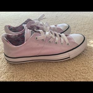 Padded, pastel pink converse.